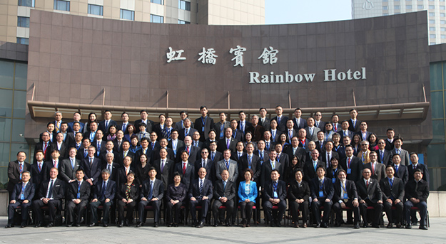 2016中國(guó)直銷行業(yè)規(guī)范發(fā)展國(guó)際交流研討會(huì)召開，綠之韻集團(tuán)董事、執(zhí)行總裁勞嘉出席并代表集團(tuán)簽署《直銷企業(yè)自律承諾宣言》