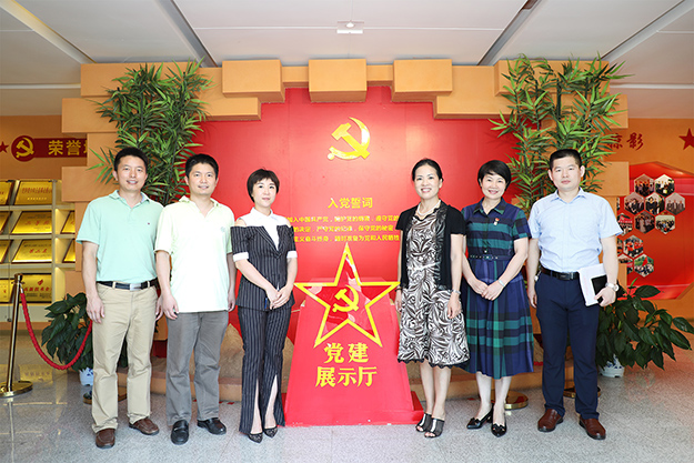 湖南省市場監(jiān)督管理局知識(shí)產(chǎn)權(quán)保護(hù)處副處長周衛(wèi)東一行蒞臨綠之韻調(diào)研指導(dǎo)