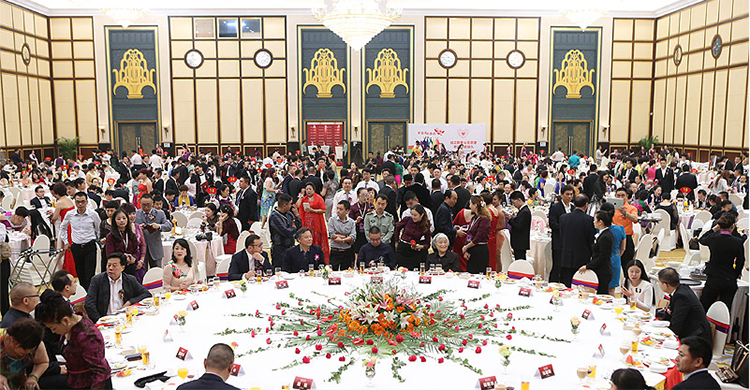 “家溫暖，愛相隨”——綠之韻2014慈善名流感恩答謝晚宴隆重舉行