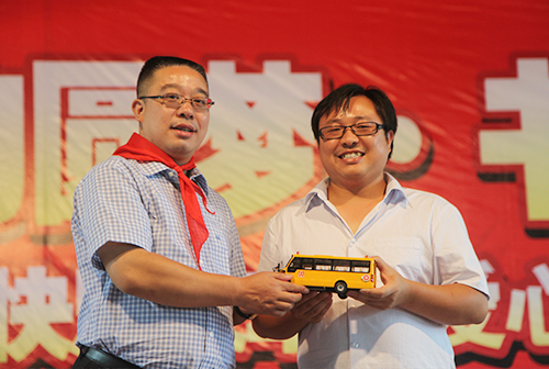 校車傳愛，書香助學(xué)——綠之韻快樂校車、愛心圖書捐贈安化山區(qū)孩子