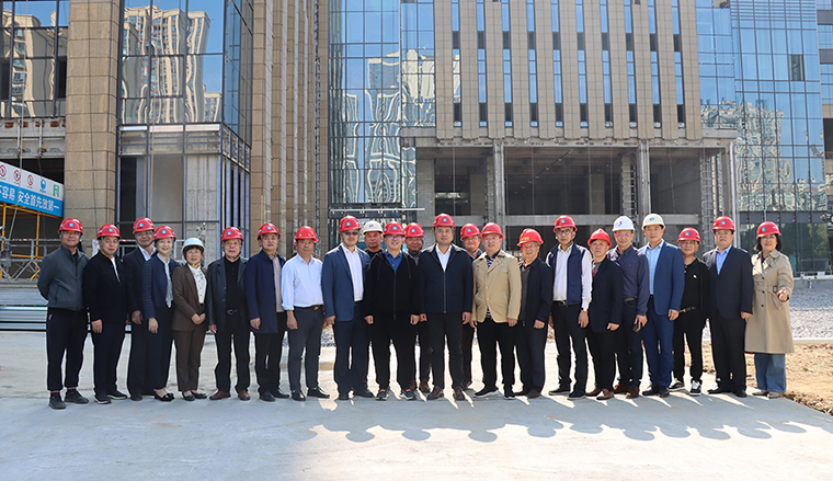 中共安化縣委副書(shū)記、縣長(zhǎng)潘文劍一行蒞臨綠之韻中心走訪調(diào)研