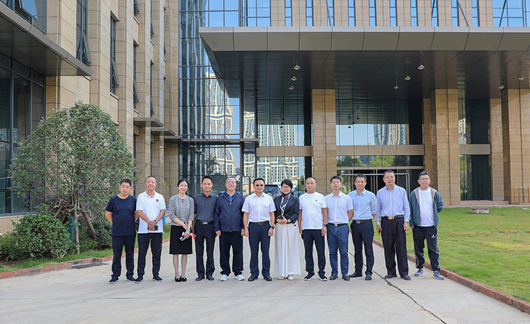 中共長沙市雨花區(qū)委常委、紀(jì)委書記鐘孝明一行蒞臨綠之韻中心調(diào)研指導(dǎo)