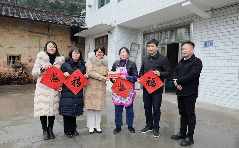 綠之韻集團參加長沙市工商聯(lián)、市光彩事業(yè)基金會新春走訪慰問活動