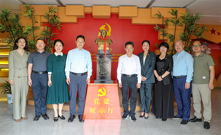 湖南省政協(xié)提案委員會主任袁海平一行蒞臨綠之韻集團(tuán)調(diào)研