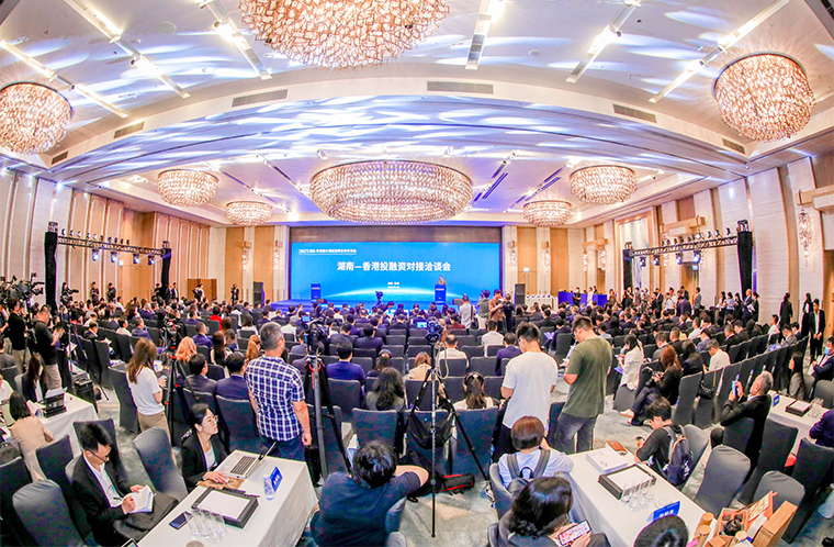 湖南代表團(tuán)赴港開展經(jīng)貿(mào)招商合作，長(zhǎng)沙綠之韻喜來登酒店在香港正式簽約，助力湖南高質(zhì)量發(fā)展