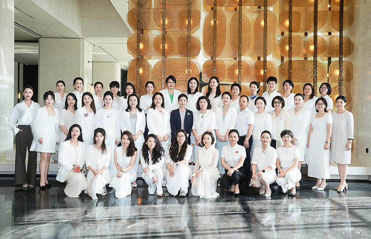 湖南省女企業(yè)家協(xié)會(huì)第一次婦女大會(huì)召開(kāi)，勞嘉總裁當(dāng)選女企業(yè)家協(xié)會(huì)婦聯(lián)主席