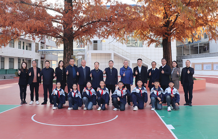 綠之韻捐贈20萬善款助力鄉(xiāng)村教育，700套“可躺式課桌椅”讓孩子舒心午睡