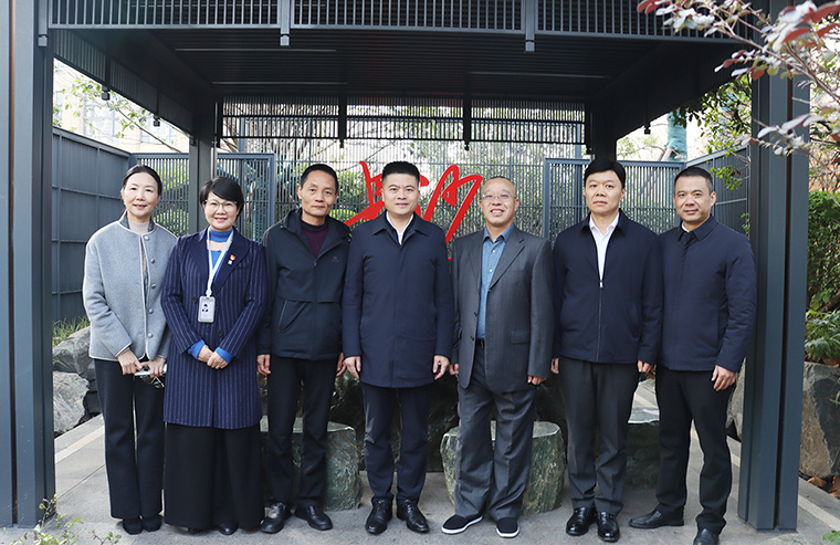 長(zhǎng)沙市雨花區(qū)人民政府區(qū)長(zhǎng)李磊一行蒞臨綠之韻中心走訪調(diào)研