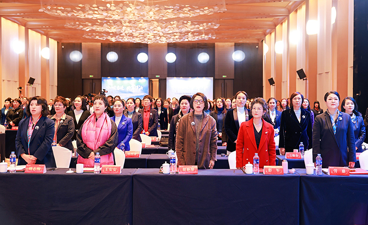 勞嘉總裁出席2025年湖南省女企業(yè)家協(xié)會(huì)年會(huì)，榮膺“卓越貢獻(xiàn)獎(jiǎng)”
